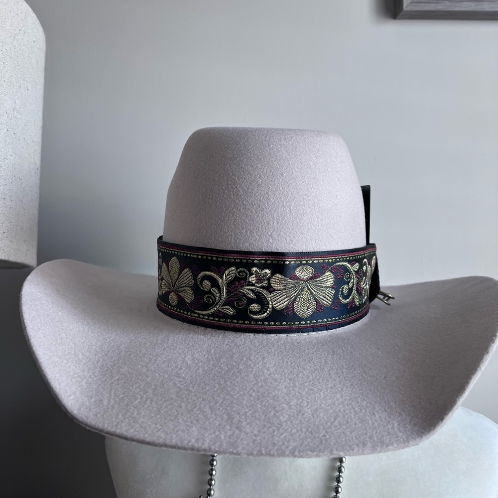 New Cowbow hat. - Picture 3 of 8